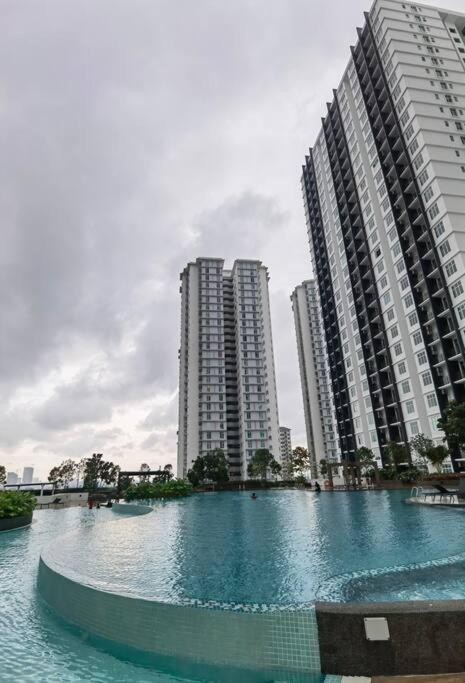 A1403 Jb City Sks Habitat Larkin 2Br 6Pax 100Mbps Netflix!! By Stay Johor Bahru Exterior foto